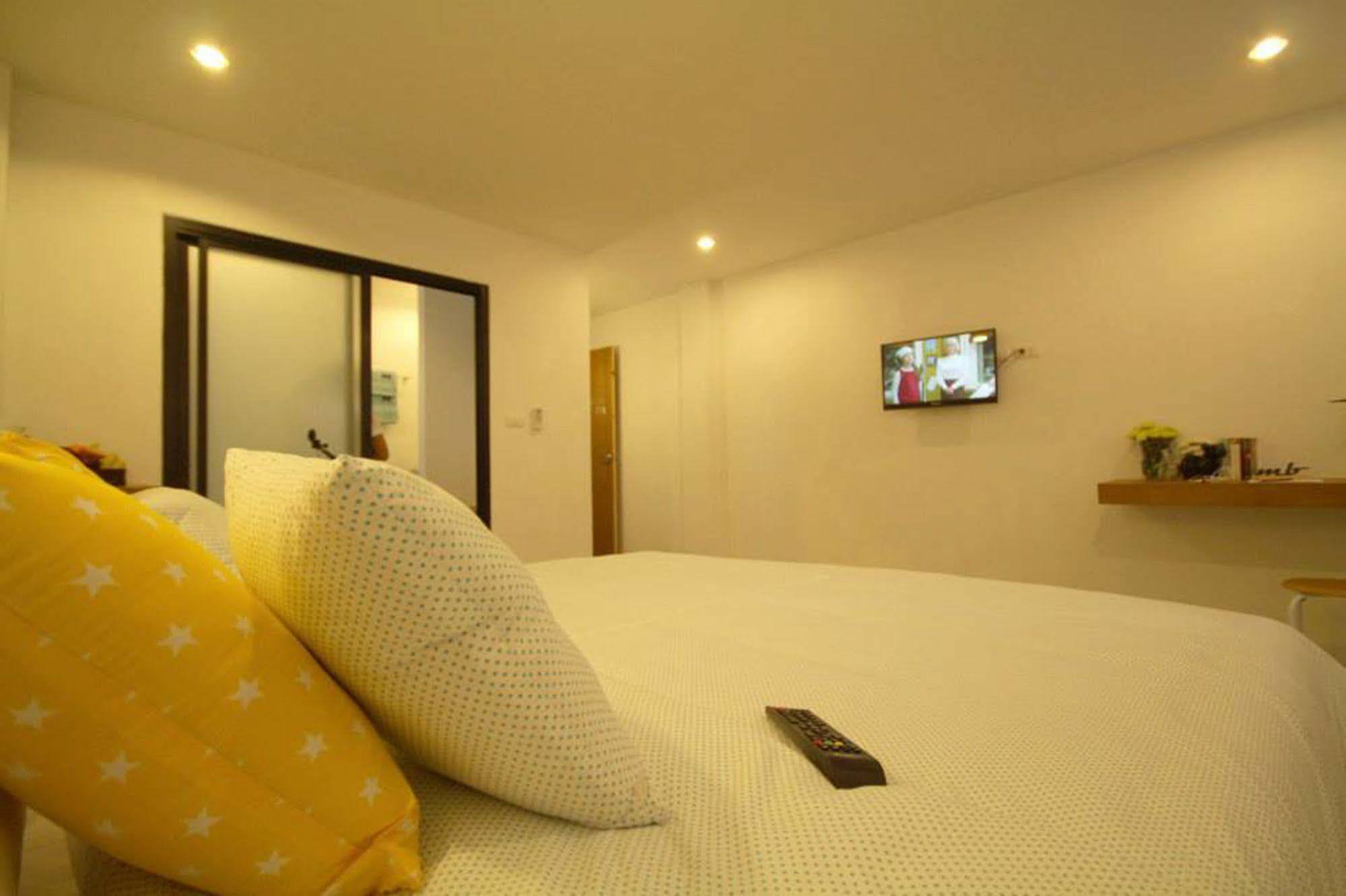 Hostel Mbed Phuket Exterior foto
